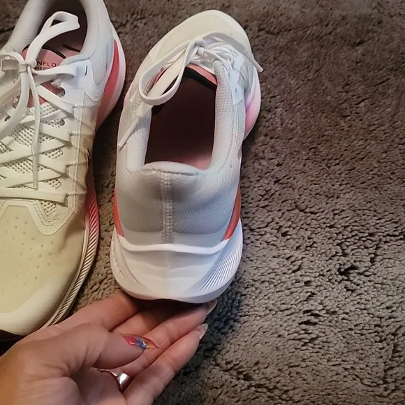 Nike - Picture 4 of 4